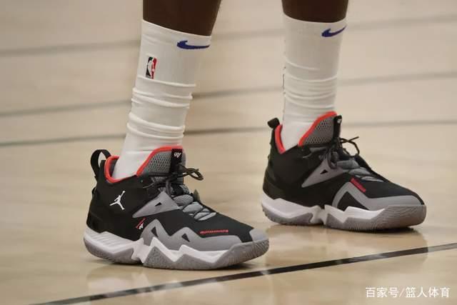 梅西低迷夜：点球阴影与个人悲痛